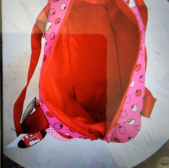 NWT Beautiful 3peice Travel Bag Hello Kitty 🍓! Will receive a free Hello Kitty - Picture 10 of 11